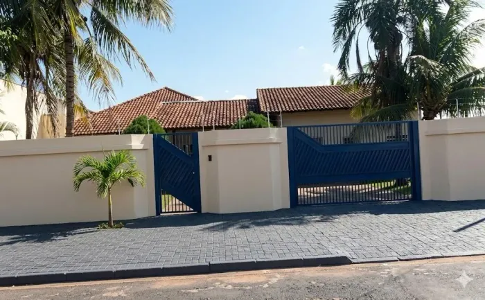 Imovel com 8 salas e 8 banheiros