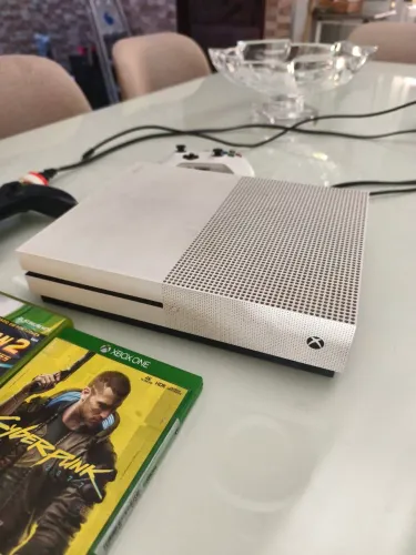 Xbox One S 