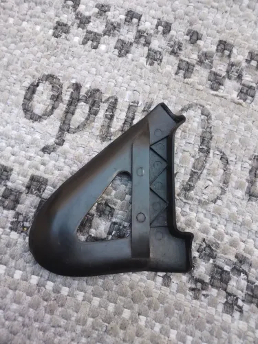 Moldura Retrovisor Santana quadrado lado direito 
