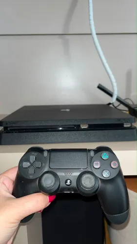 Play station 4 semi novo