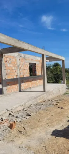 SITIO EM ESMERALDAS COM CASA EM CONSTRUÇAO