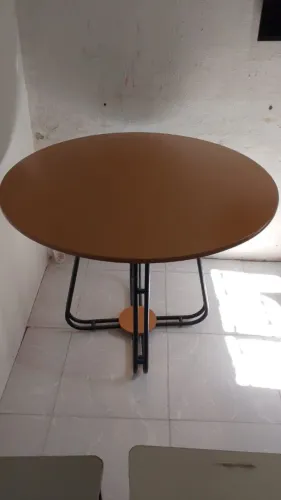 Mesa redonda pés de ferro