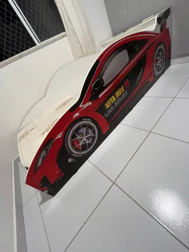 cama carro mcqueen infantil com o colchão semi novo
