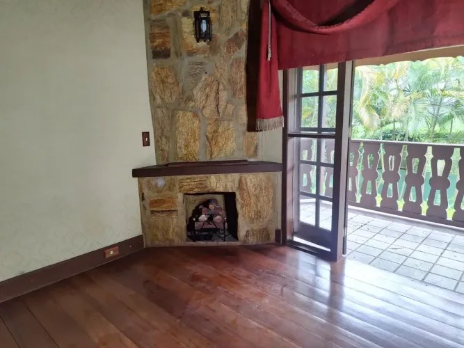 Belo Triplex em Itaipava, Bonsucesso - Petrópolis - RJ