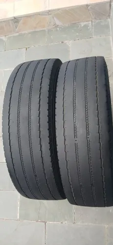 2 Pneus Michelin 215/75 R 17,5