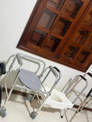 Cadeira de banho para idoso e assento para vaso