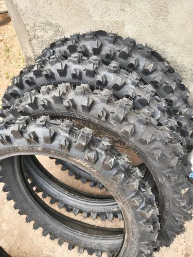 Vendo pneu de moto Cross 100 cada