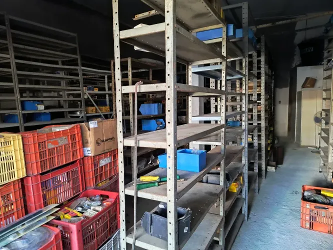 Prateleira a partir de 200,00 cada 