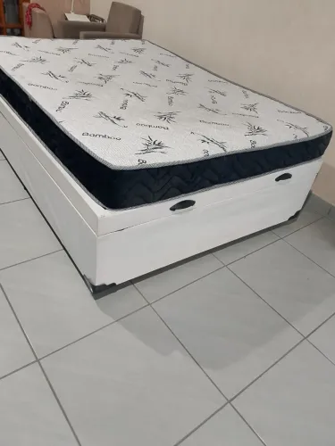 Cama e porta