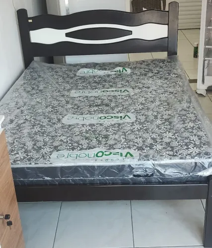 VENDO UMA CAMA DE CASAL SEMI-NOVA COM O COLCHÃO