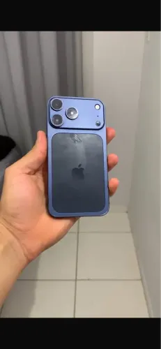 iPhone XR na carcaça do 17 