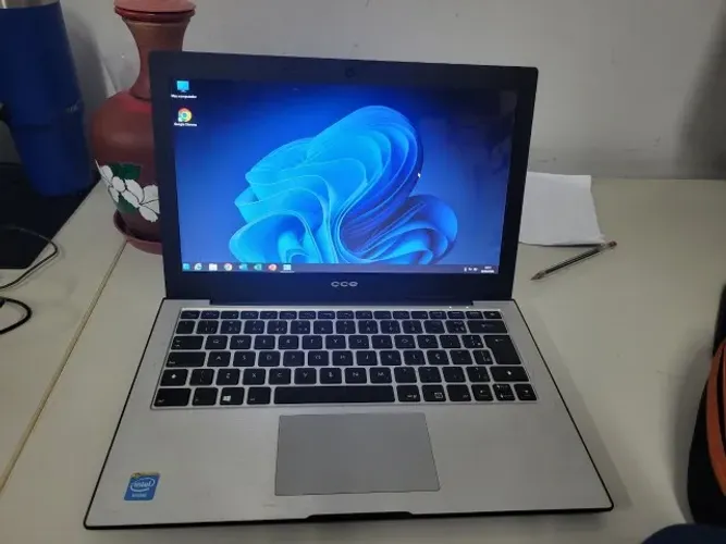 Notebook pequeno e leve