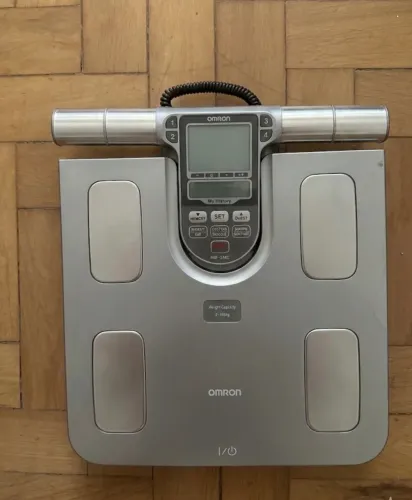 balança digital de bioimpedância omron hbf-514c