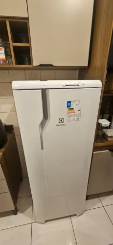 Geladeira Electrolux Degelo Prático 214 l