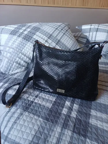 Bolsa em couro com textura