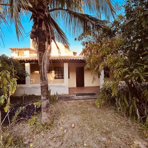 Casa Independente com 420 m² de Terreno na Vila do Peró Excelente Localização e Próxima à