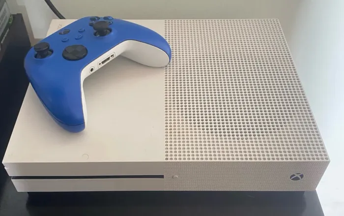 Vendo xbox one s (funcionando e sem marca de uso)