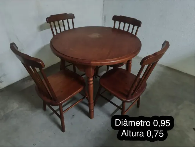Mesa de Jantar Madeira Redonda com 4 Cadeiras 