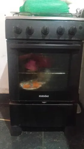 Vendo um fogão itatiaia semi-novo, valor negociável!