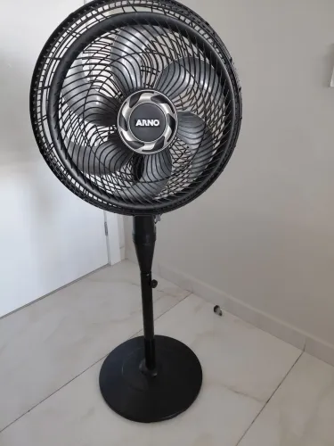Ventilador coluna Arno R$ 200