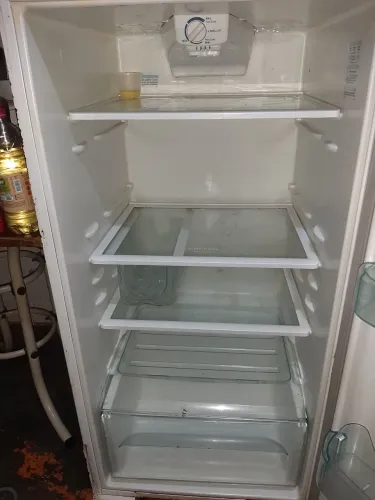 Vendo uma geladeira