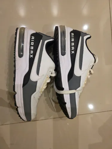 Tênis Nike AIRMAX semi novo