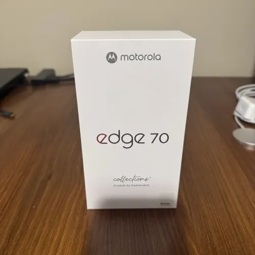 (Lacrado) Smartphone Motorola Edge 70 5G Swarovski 512GB 12GB Ultrafino 120hz