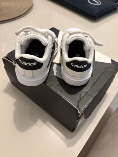 Tênis adidas tamanho 17