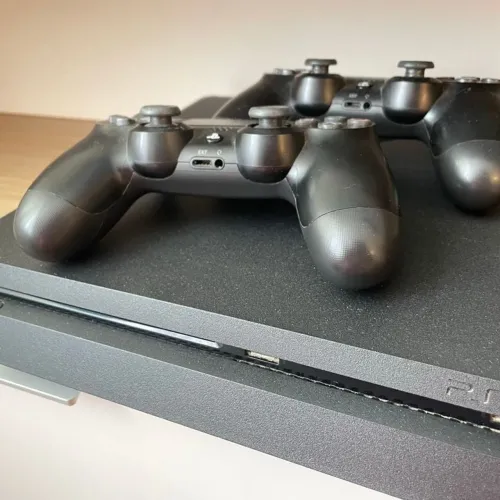 PS4 dois controle vários jogos 