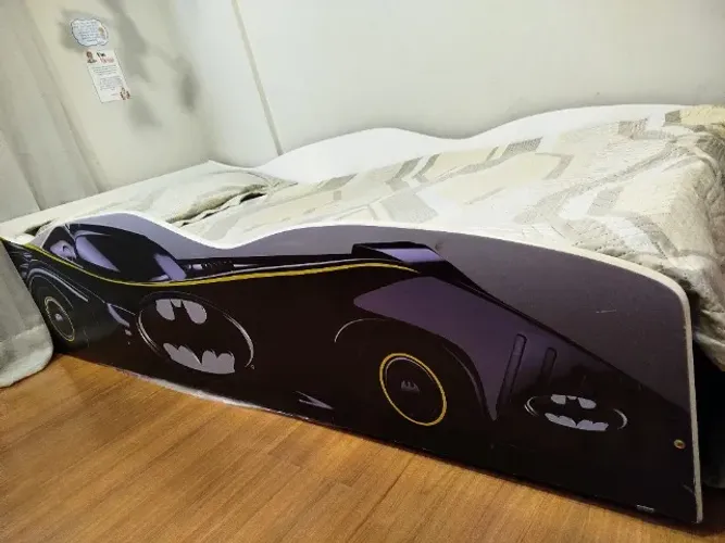 CAMA INFANTIL CARRO BATMAN + DOIS COLCHOES.