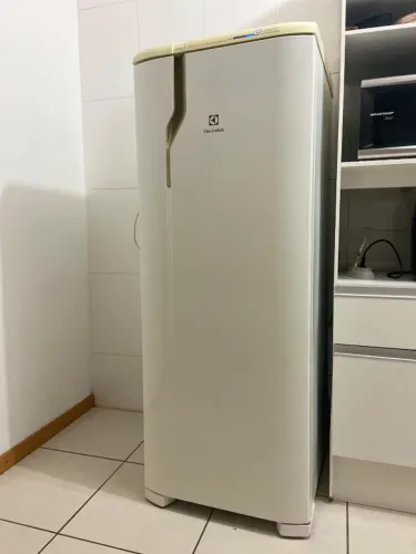 Refrigerador Electrolux RFE39 322L Frost Free