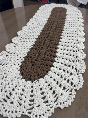 Trilho de mesa em crochê