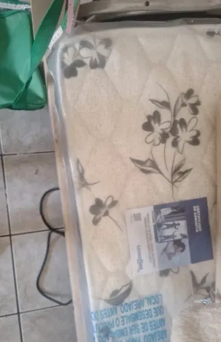 Cama de solteiro com colchão novo