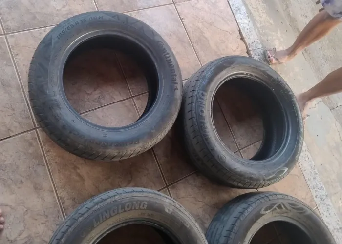 Vendo 4 pneus aro 15