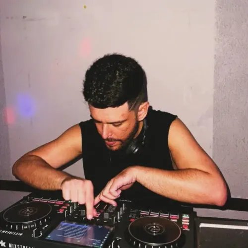 DJ PARA FESTAS E EVENTOS. MÚSICA, ENERGIA E MUITA ANIMAÇÃO!