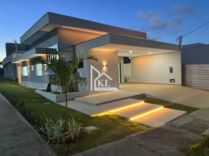 Belíssima Casa de Alto Padrão no Ecoville 2, 3 quartos (suítes) - Lado sombra