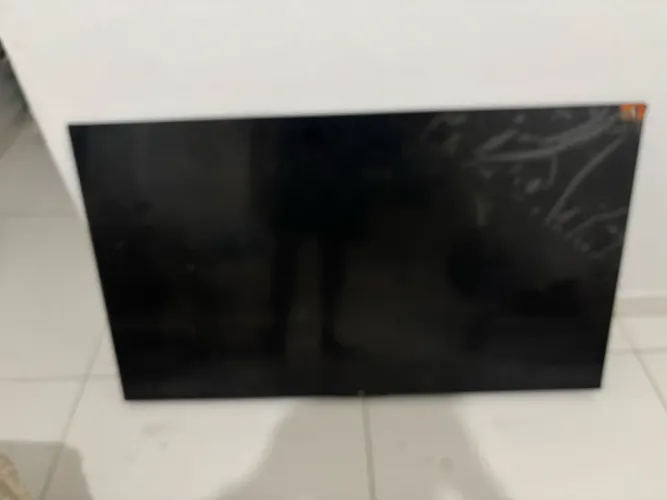 Tv smart tcl nova, tela rachou