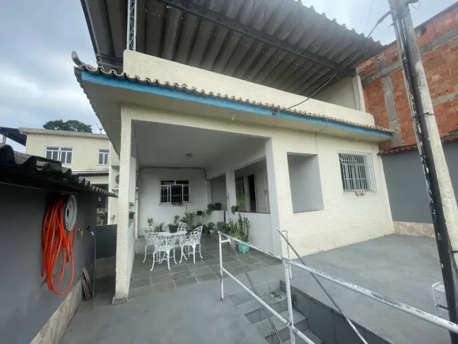 Vendo casa com 350m² com 3 quartos, 2 suítes, grande quintal com piscina em Miguel Couto