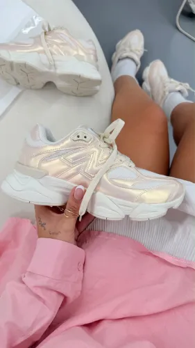 Tênis New Balance 9060 Metálico