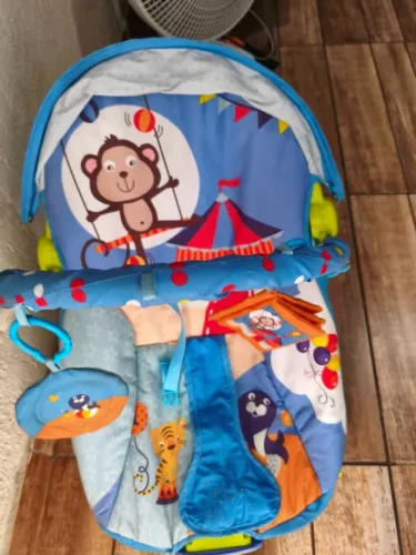 Cadeirinha de Descanso para Bebê com Brinquedos Coloridos