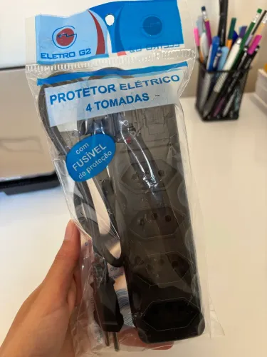 Extensão Elétrica 4 Tomadas Preta com Fusível 85cm
