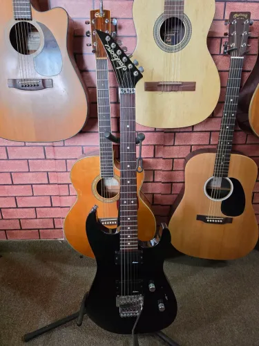 Guitarra Jackson Superstrato preta regulada floydrose ANALISO TROCAS