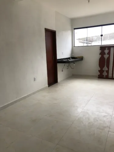 Aluga-se kitnet mobiliada, valor incluso água e luz.