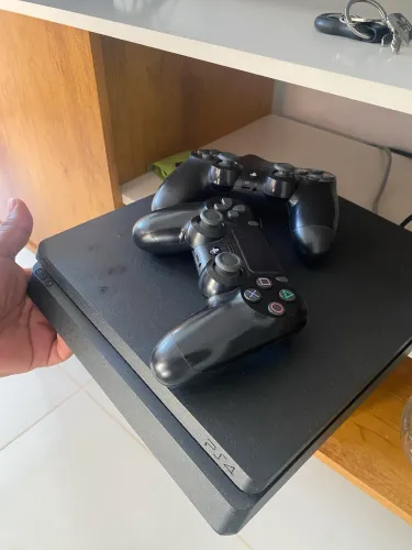 PS4 + 2 controle originais