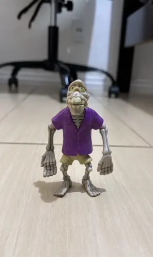 boneco do esqueleto tak e a magia de juju mcdonald's