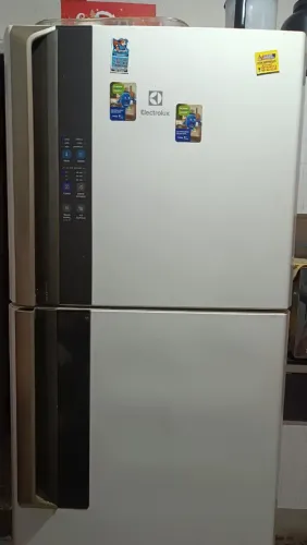 Vende se geladeira