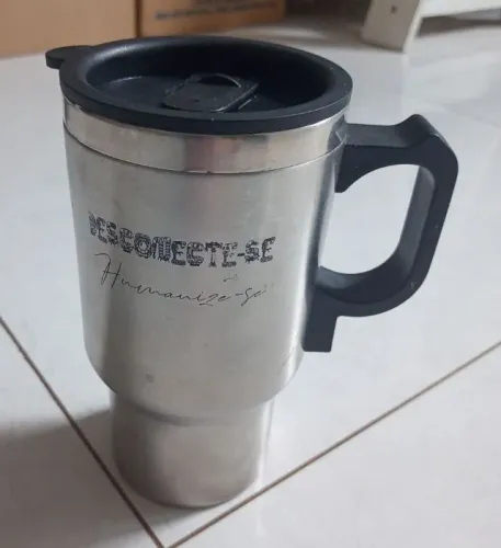 Caneca térmica automotiva