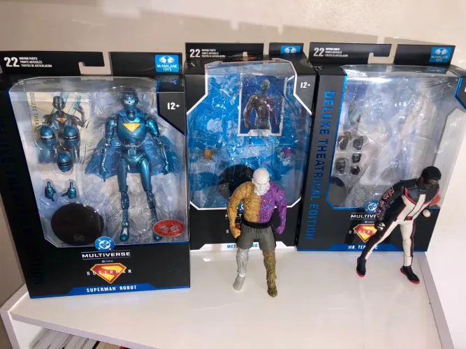 Coleção McFarlane Filme Superman 2025: Robo No 5, Metamorpho e Senhor Incrível
