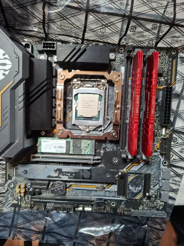 Placa mãe b460m plus (sem o processador)