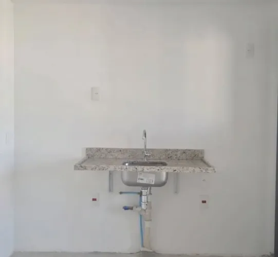 Pia de Granito com Cuba Inox - Padrão Construtora (1,70m x 0,65m)